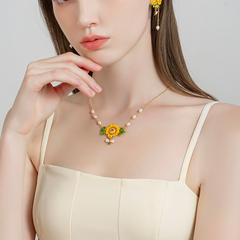 18K Light Luxury Bees Sunflowers Sweet Flowers Enamel Necklace
