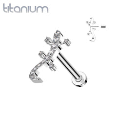 Labret in Implantatqualität aus Titan mit weißen Zirkonia-Eidechsen und Gecko-Motiv, ohne Gewinde