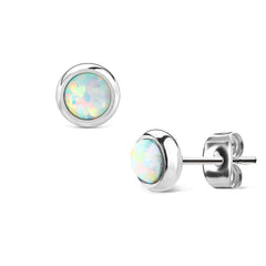 Paar Ohrstecker aus Chirurgenstahl mit 6 mm Fassung und weißem Opal