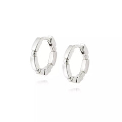 Paar zierliche, mit Perlen gemusterte, minimalistische Creolen aus 925er Sterlingsilber