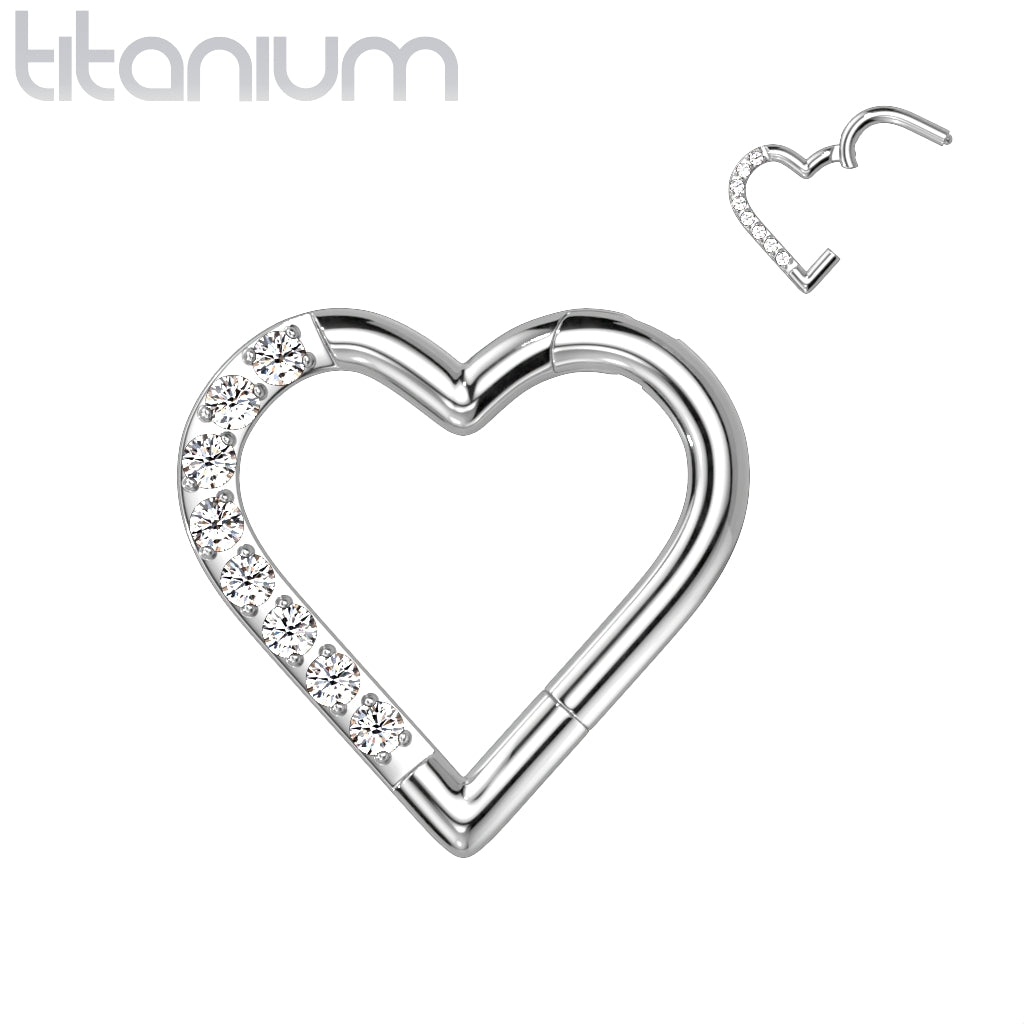 Daith Clicker Hoop aus Titan in Implantatqualität mit weißem Zirkonia und Herz-Scharnier