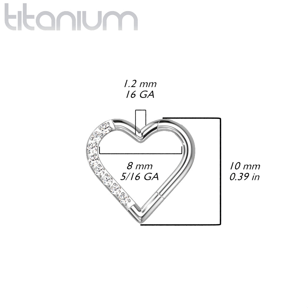 Daith Clicker Hoop aus Titan in Implantatqualität mit weißem Zirkonia und Herz-Scharnier