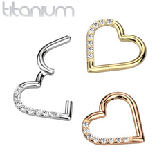 Daith Clicker Hoop aus Titan in Implantatqualität mit weißem Zirkonia und Herz-Scharnier