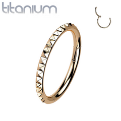Titan-Klickerring in Implantatqualität mit Roségold-PVD-Beschichtung und geriffeltem Scharnier
