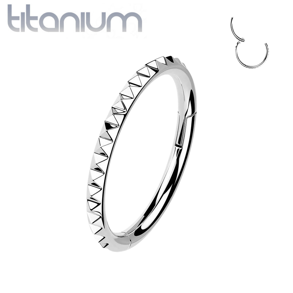 Geriffelter Clickerring aus Titan in Implantatqualität mit Scharnier