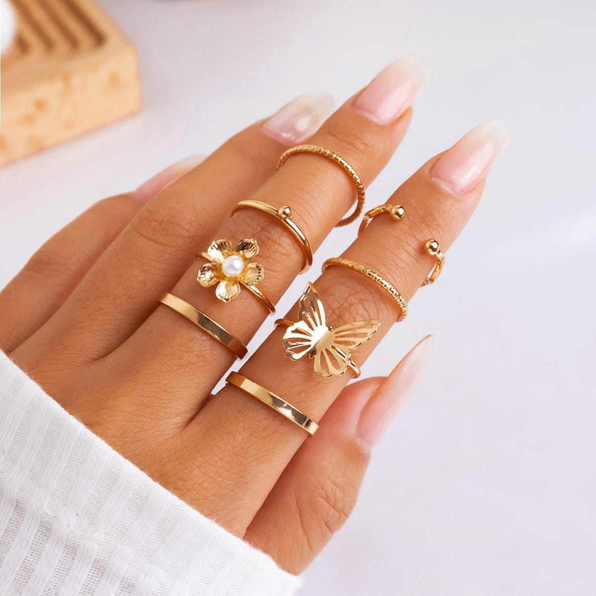 Chic 8 Pieces Butterfly Floral Ring Set