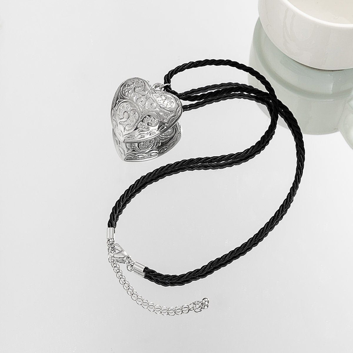 Chic Embossed Heart Necklace