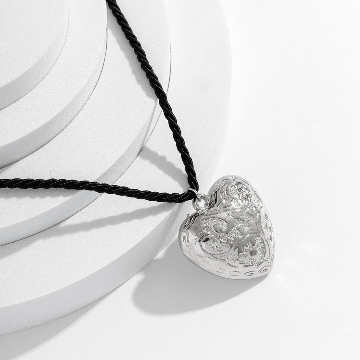 Chic Embossed Heart Necklace