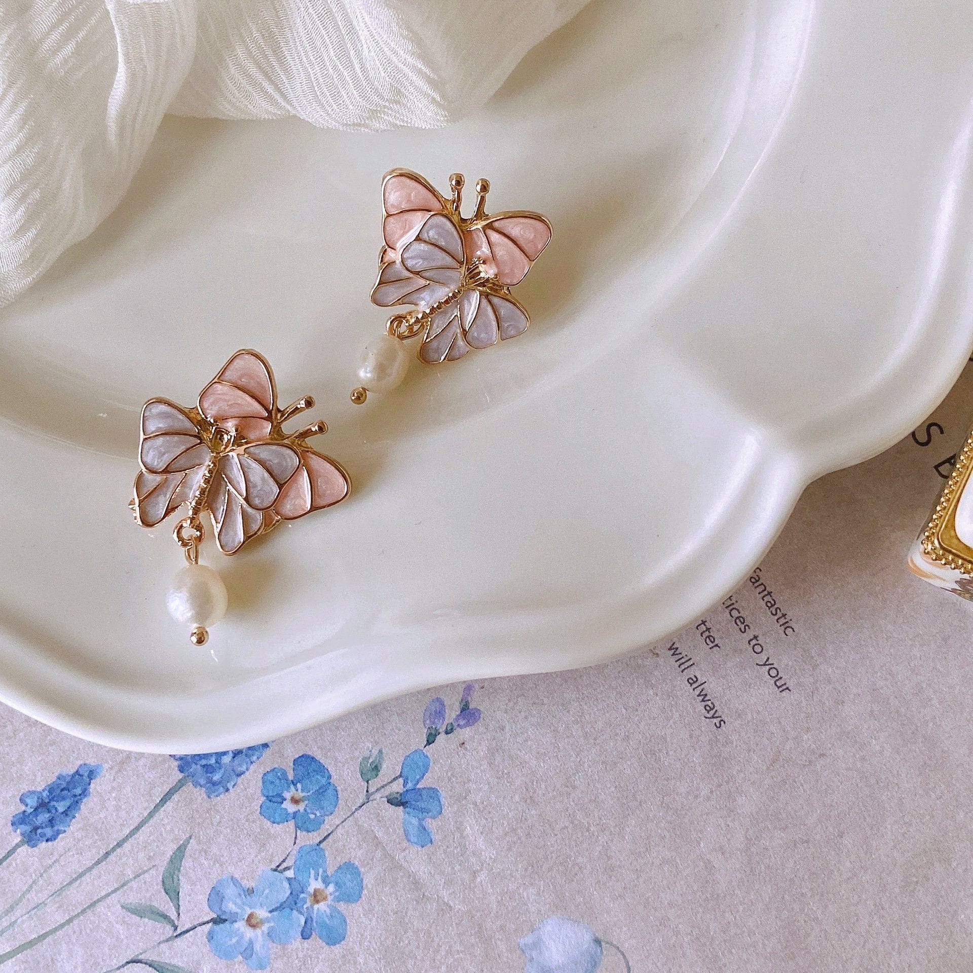 Chic Enamel Butterfly Dangling Pearl Earrings