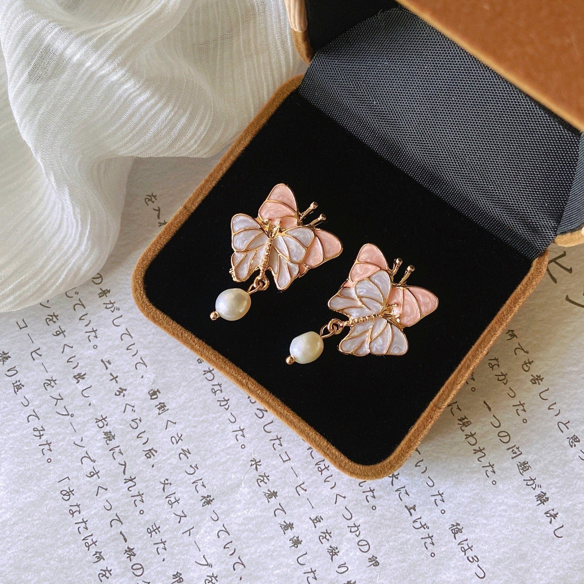 Chic Enamel Butterfly Dangling Pearl Earrings