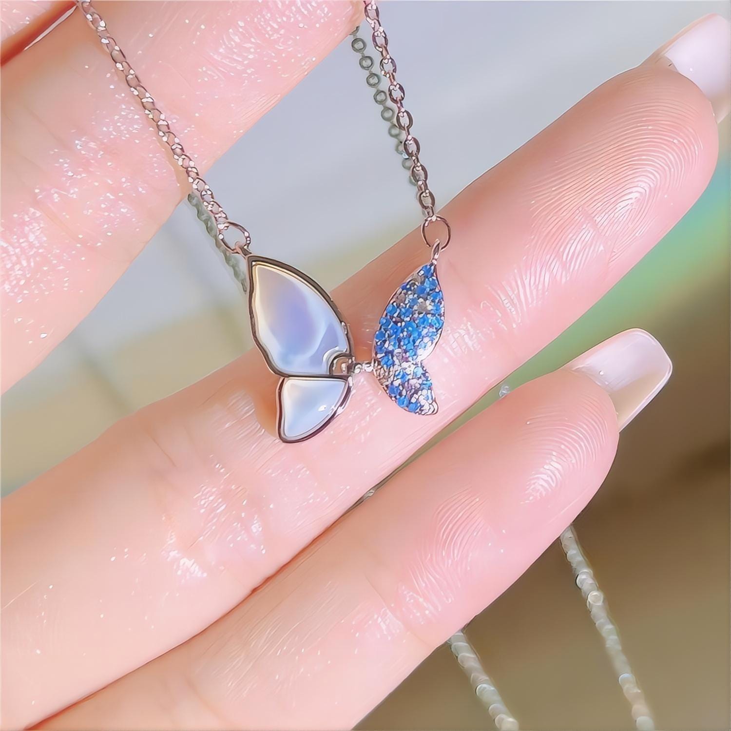 Chic Flapping Wings Butterfly Necklace