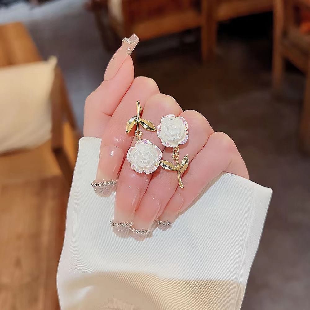 Chic Resin White Flower Dangle Earrings