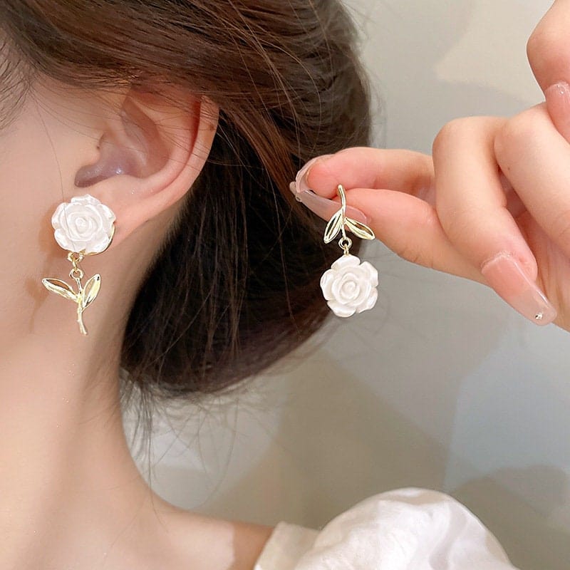 Chic Resin White Flower Dangle Earrings