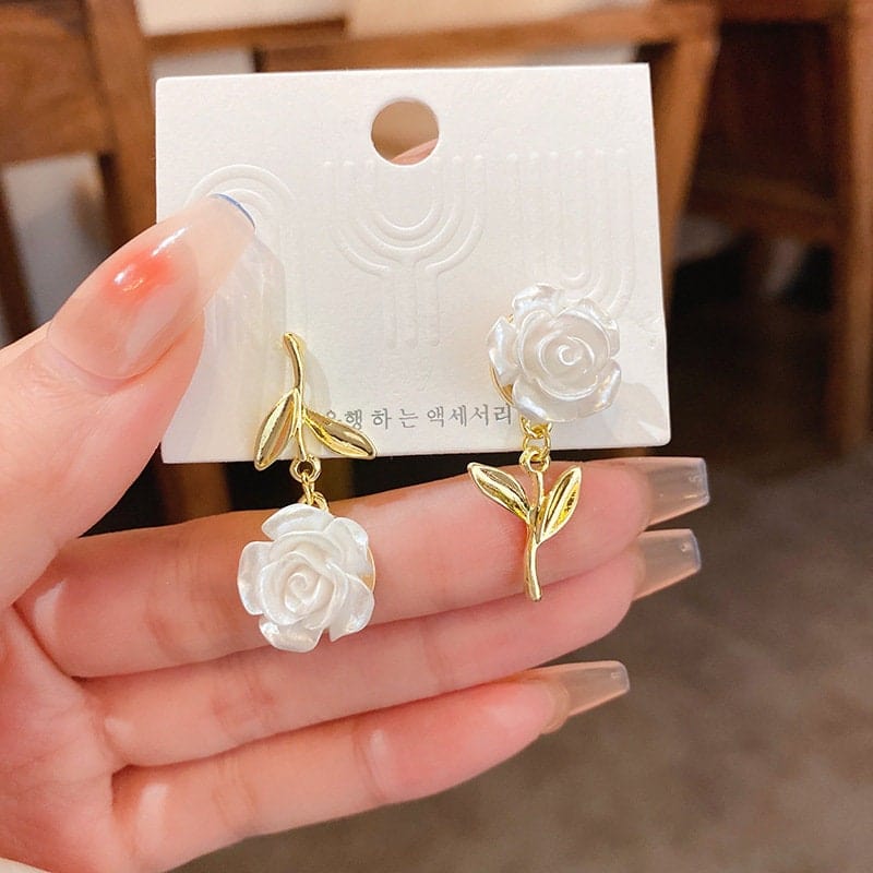 Chic Resin White Flower Dangle Earrings