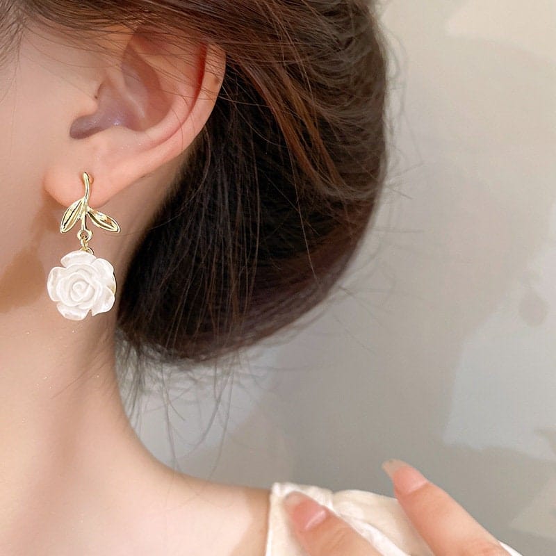 Chic Resin White Flower Dangle Earrings