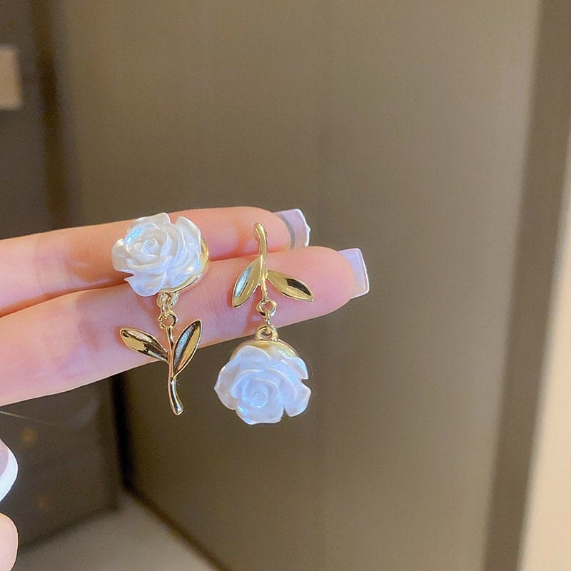 Chic Resin White Flower Dangle Earrings