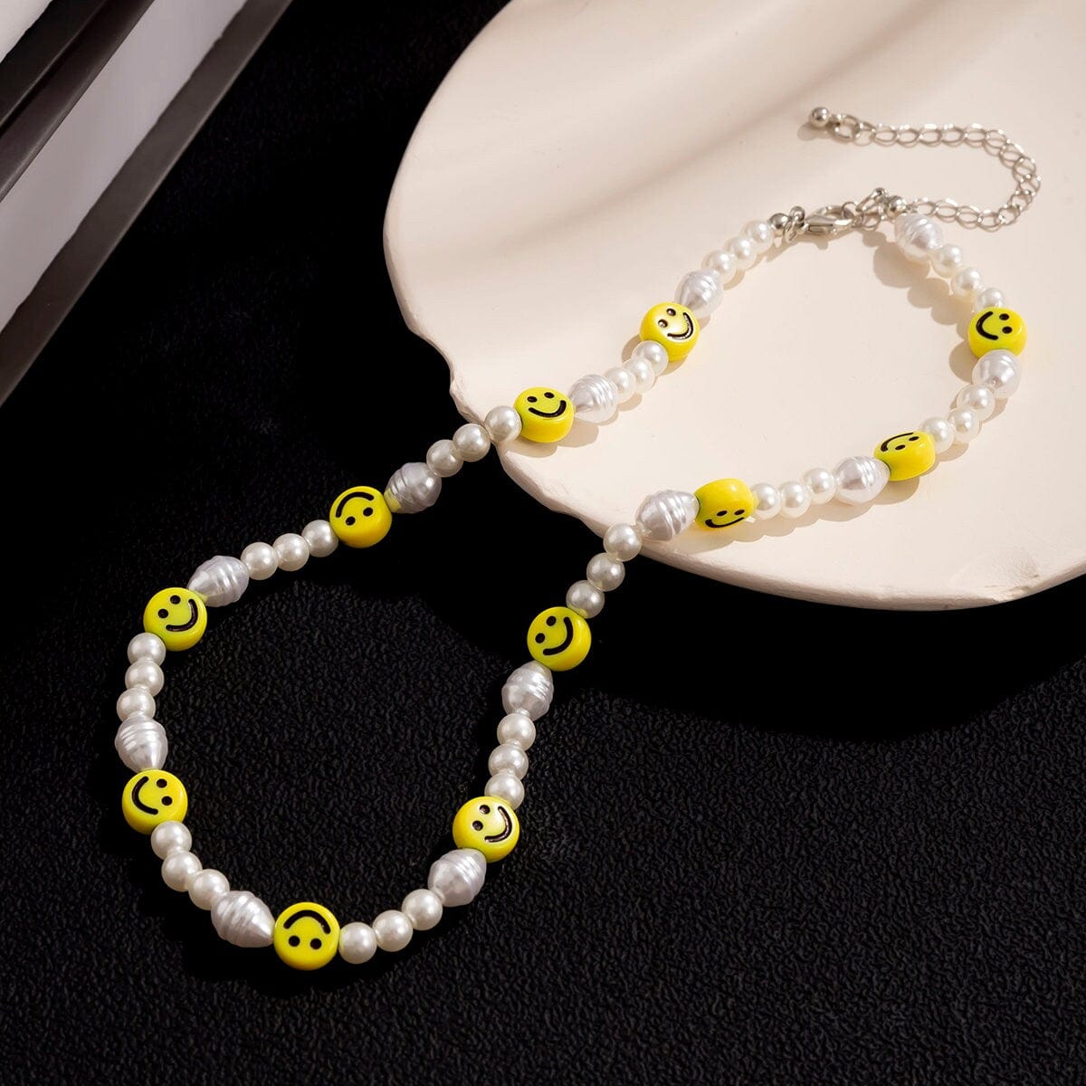 Chic Smiley Pearl Chain Choker Necklace