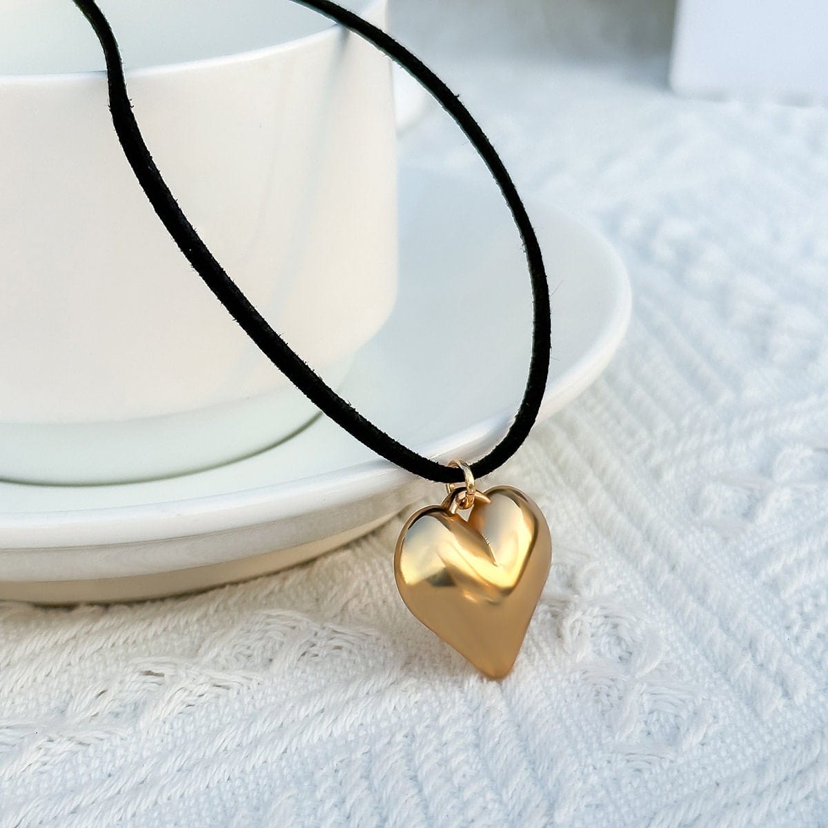 Geometric Heart Pendant Velvet String Necklace