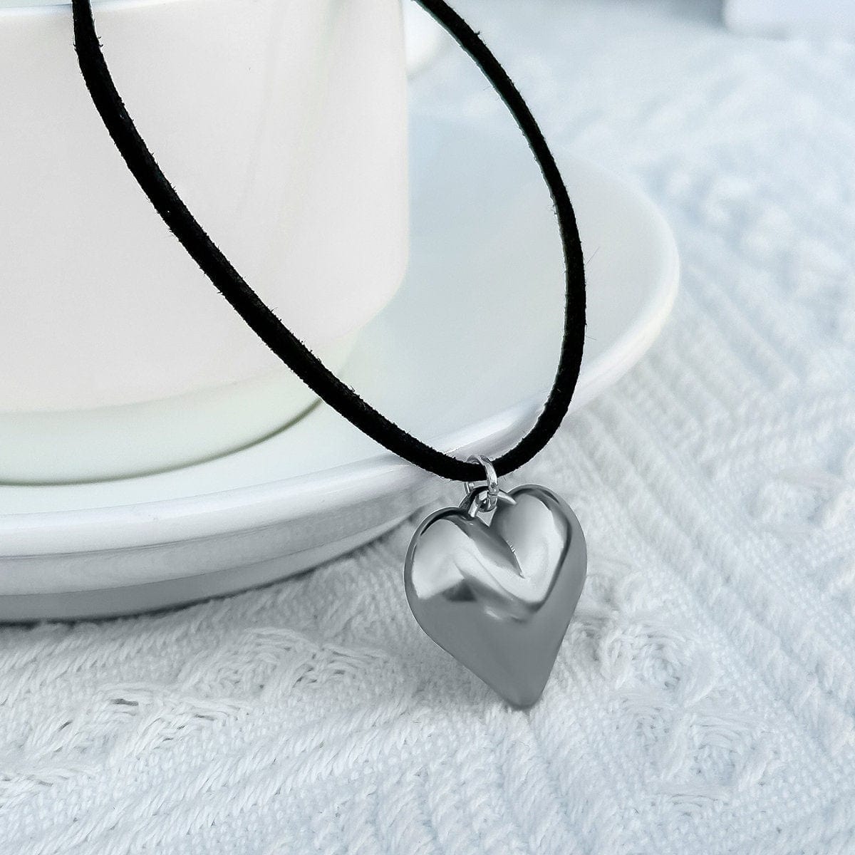 Geometric Heart Pendant Velvet String Necklace