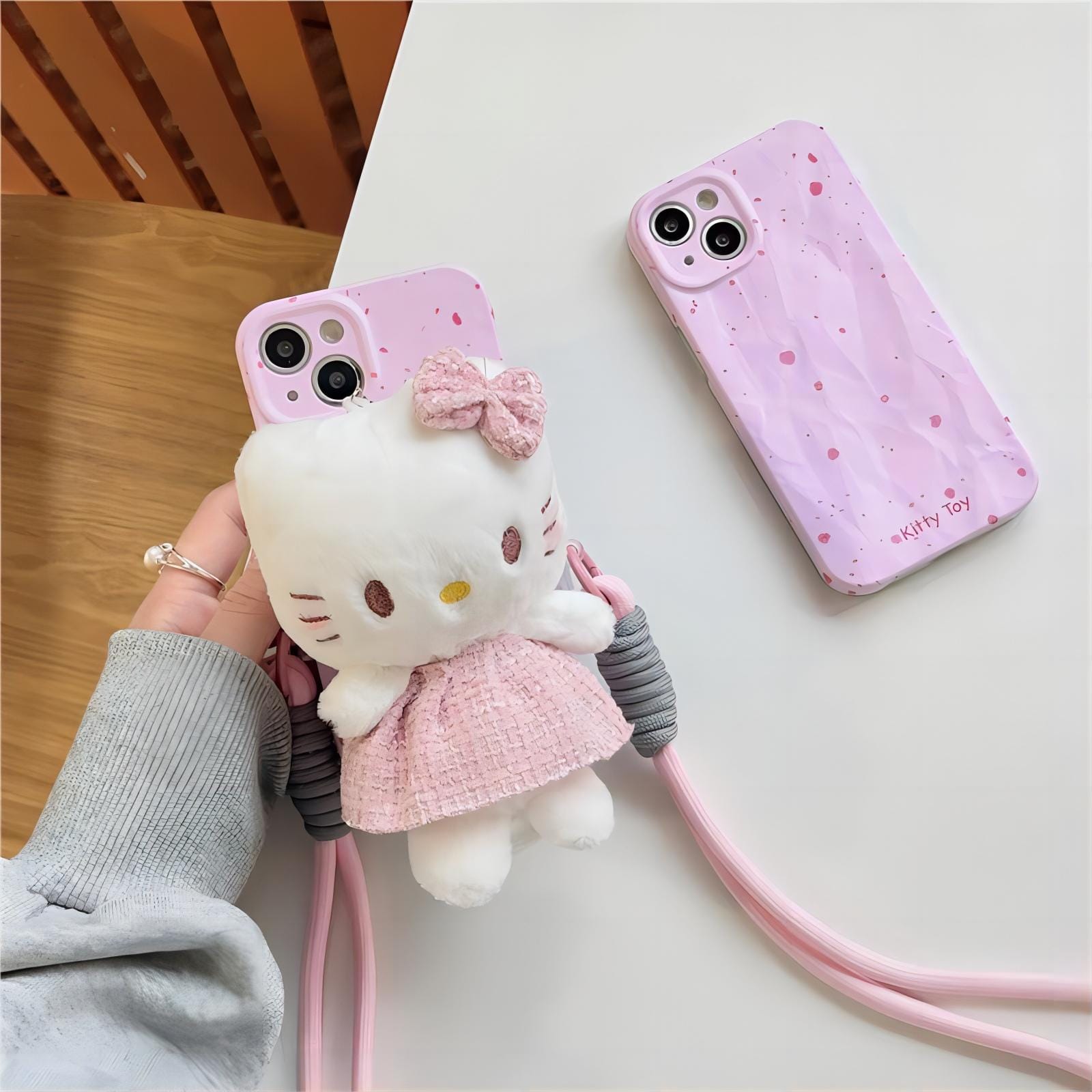 iPhone Case with HELLO KITTY Back Clip and Lanyard Set