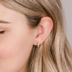 Paar zierliche, minimalistische Creolen mit Perlen und weißen Zirkonia-Klickern aus 925er Sterlingsilber für Damen