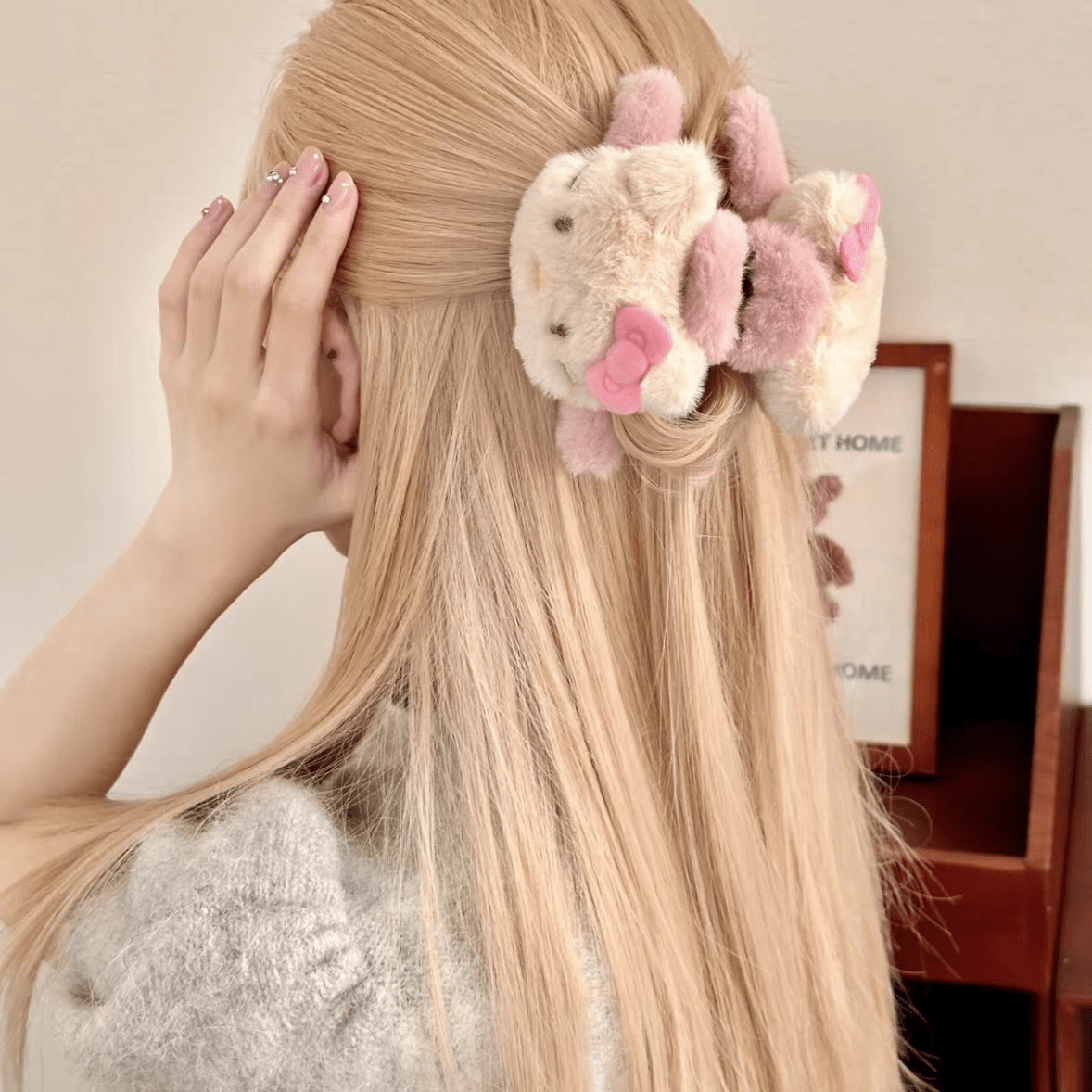 Sanrio Plush Hello Kitty Chignon Claw Clip Hair Clip