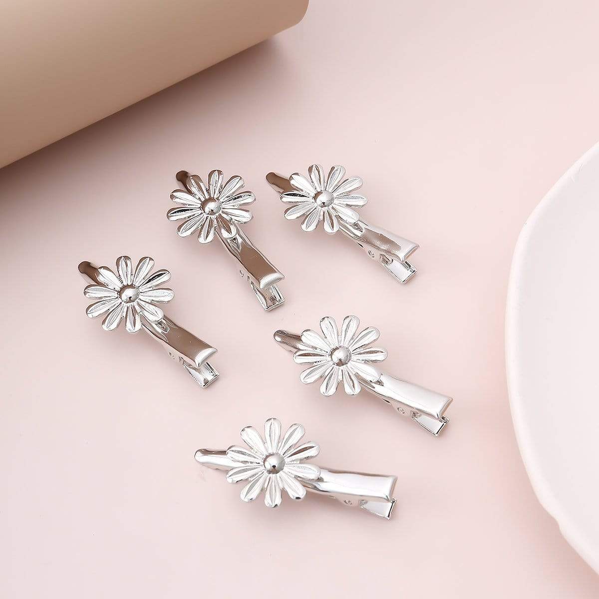 Trendy 5 Pieces Silver Tone Floral Pattern Hair Clip