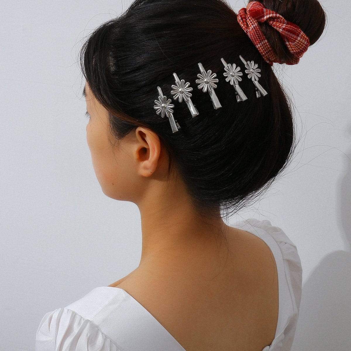 Trendy 5 Pieces Silver Tone Floral Pattern Hair Clip
